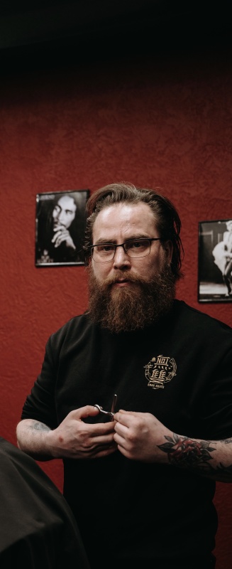 Дмитрий — мастер Director Barbershop